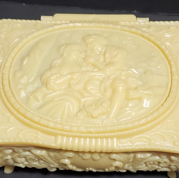 Vintage jewelry box - Picture 1 of 8